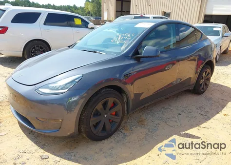 2023 Tesla Model Y Awd/Long Range Dual Motor All-Wheel Drive z USA, uszkodzony, nr VIN 7SAYGDEE9PF613842